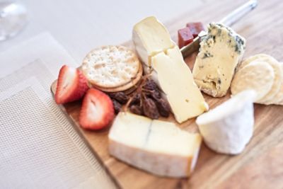 tlmel_cheese_board_wine